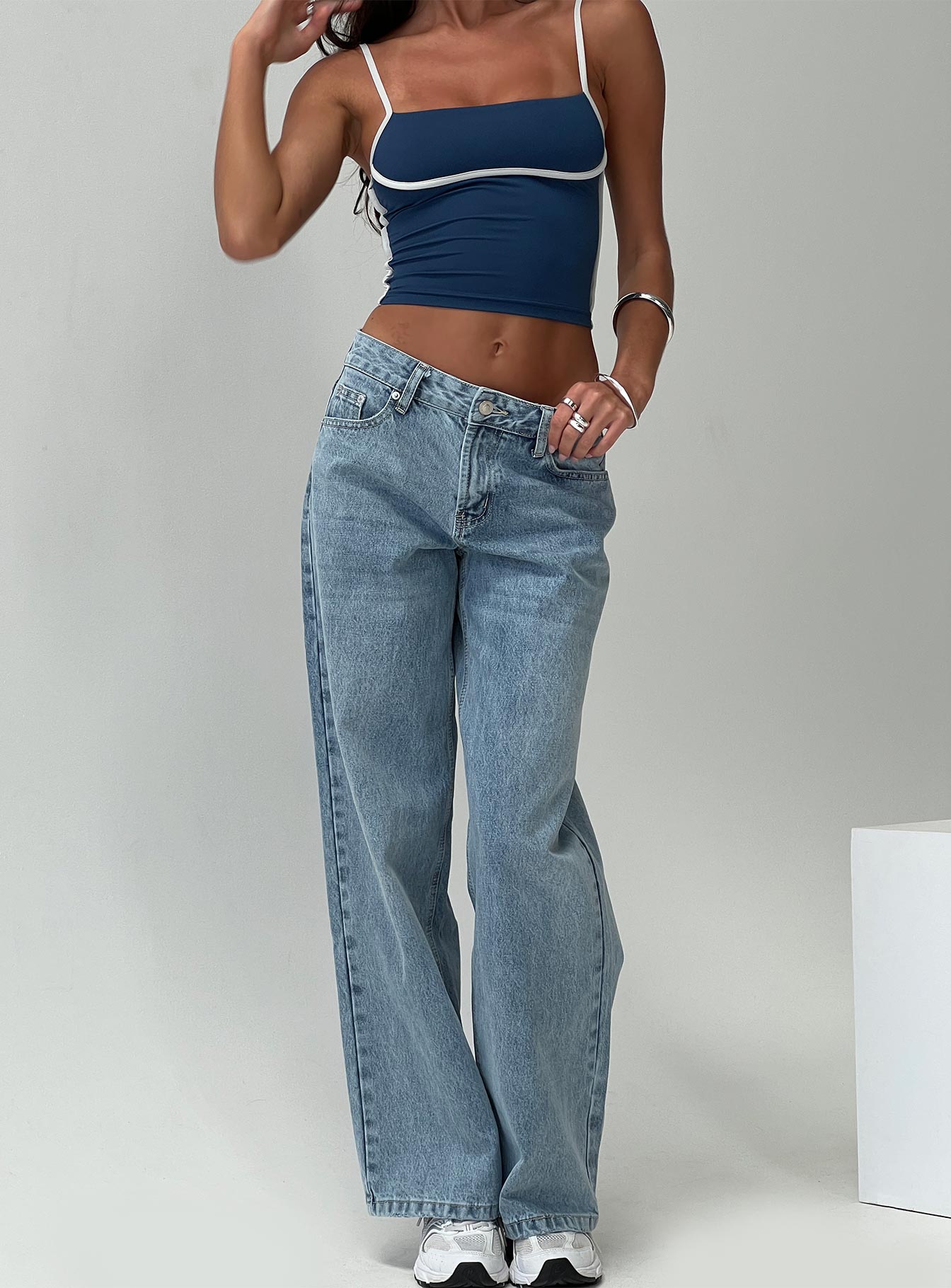 Serenitia Mid Rise Straight Leg Jeans Light Wash Tall - Image 9