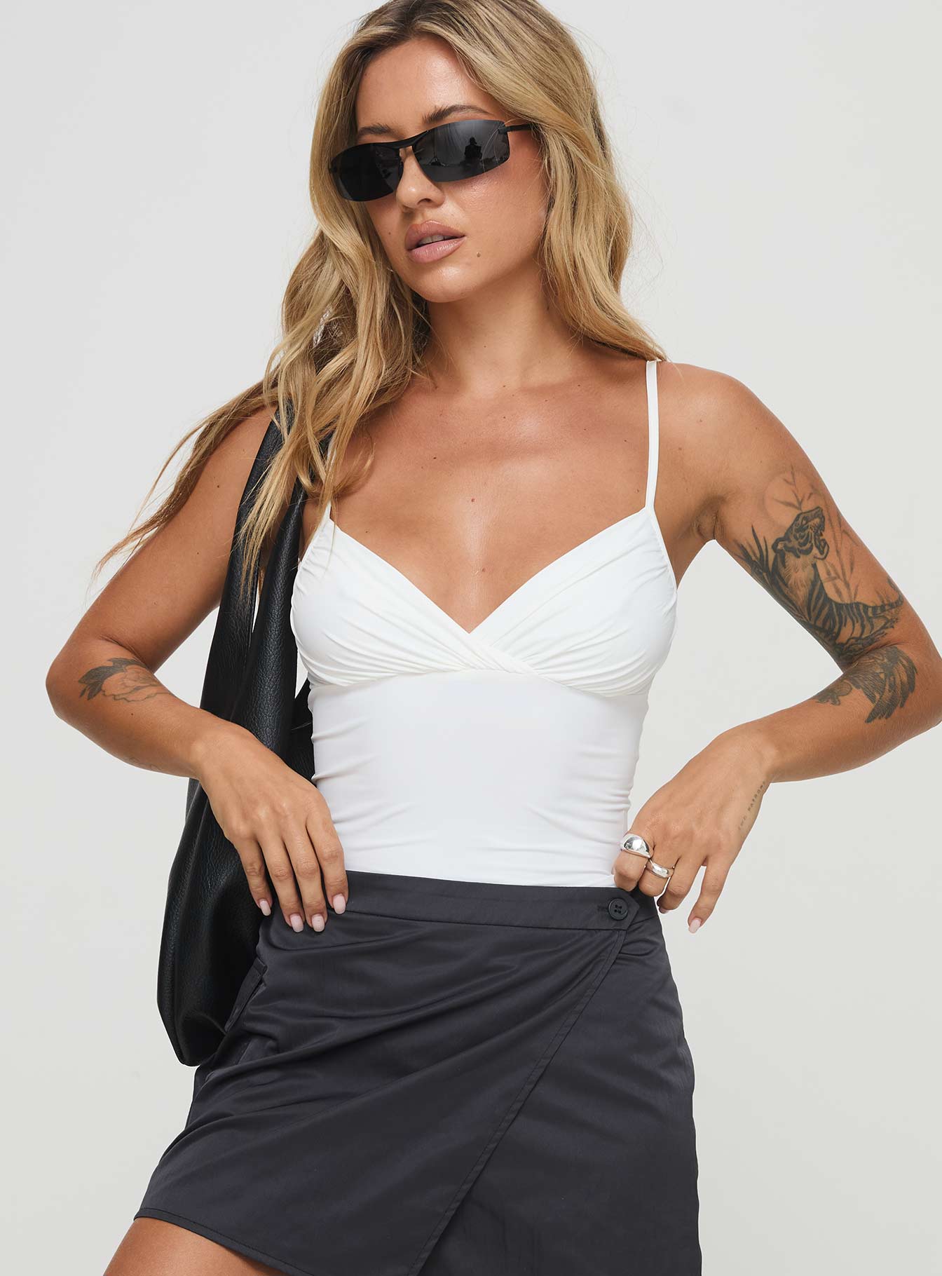 Alternative view of Sampson Top White