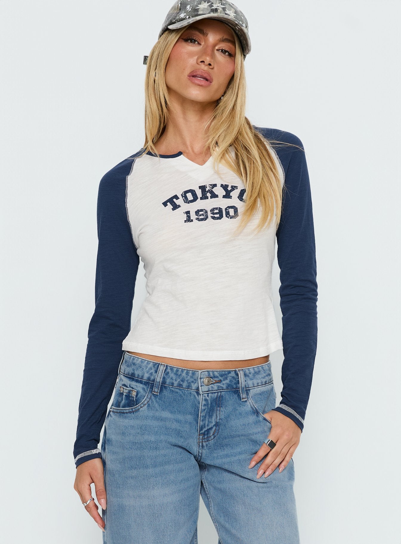 Alternative view of Tokyo 1990 Long Sleeve Raglan Graphic Top White / Blue