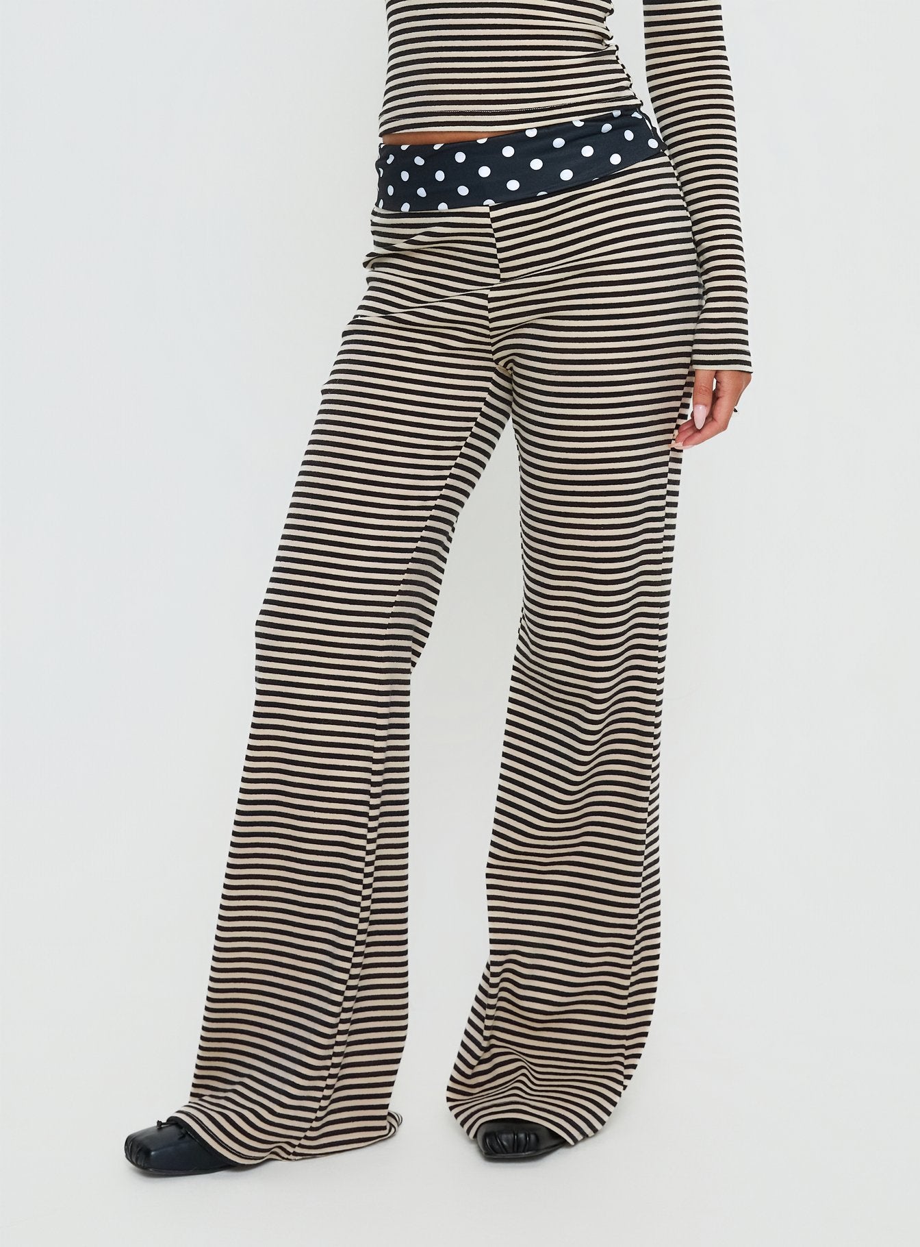 Alternative view of Virenna Fold Over Pants Black Multi