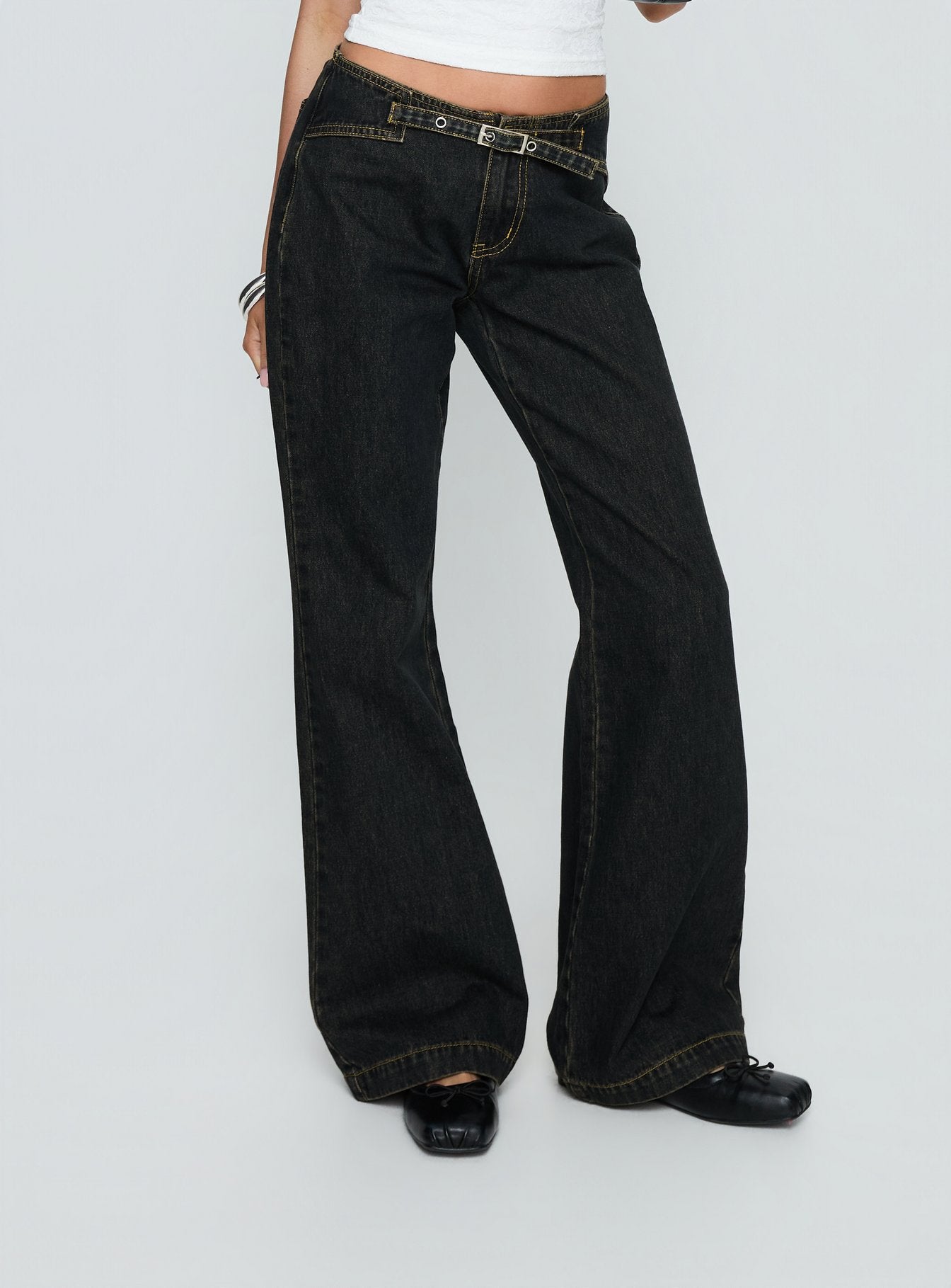 Alternative view of Slow Ride Mid Rise Bootleg Belted Jeans Grunge Wash