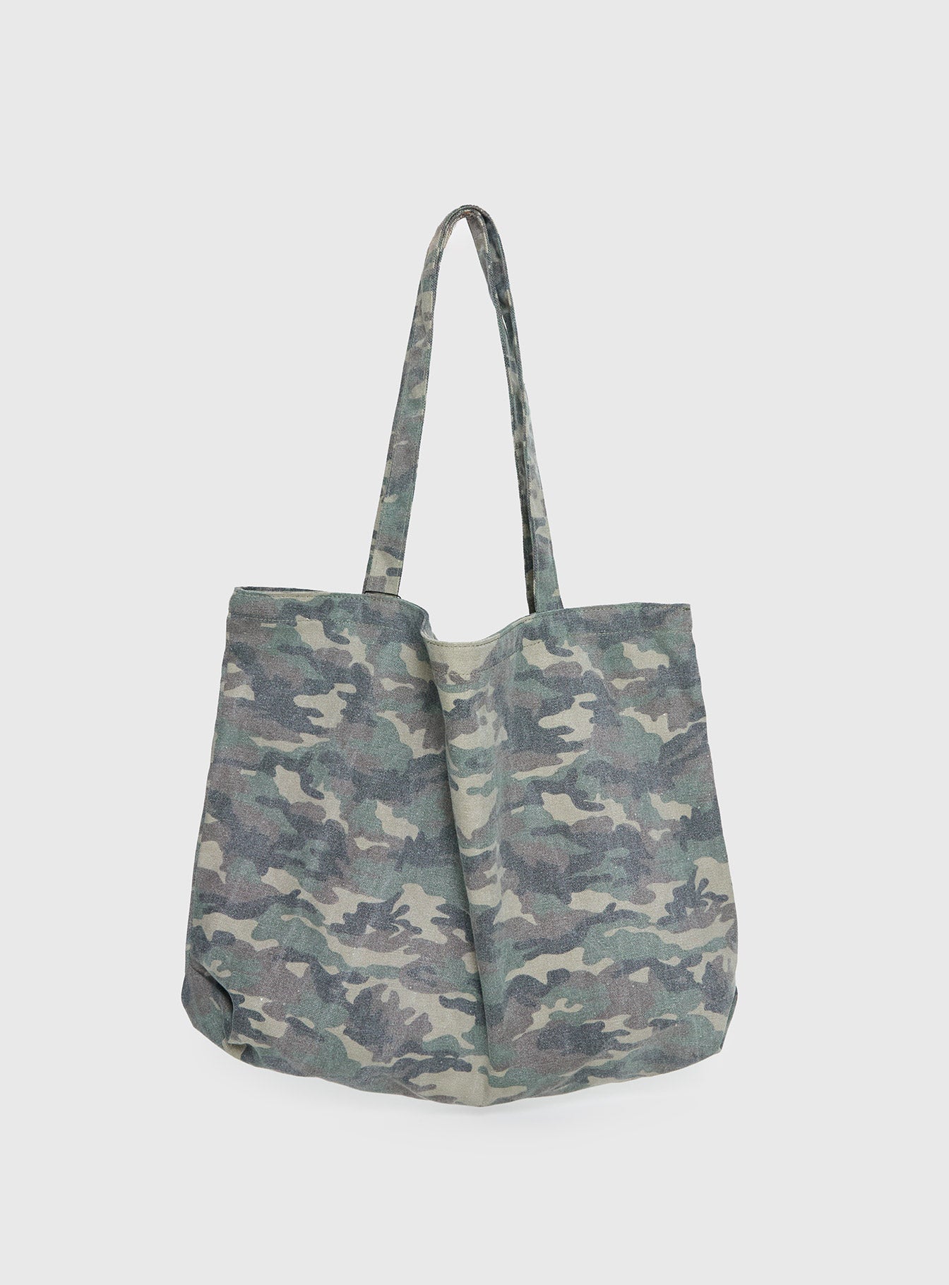 Alternative view of Smolder Tote Bag Camo