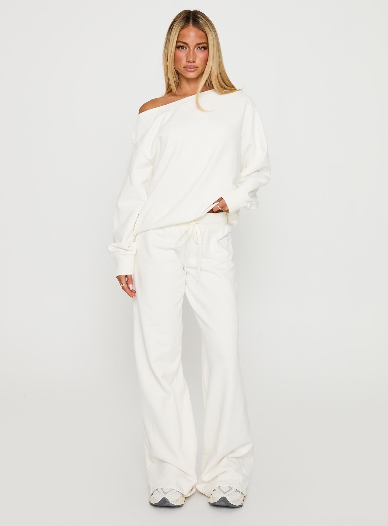 Wellness Off The Shoulder Jumper Washed White - Image 3