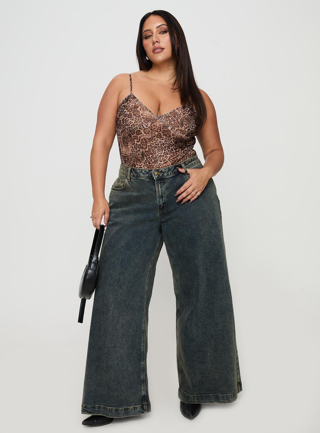 Alternative view of Ziggie Low Rise Baggy Jeans Antique Wash Curve
