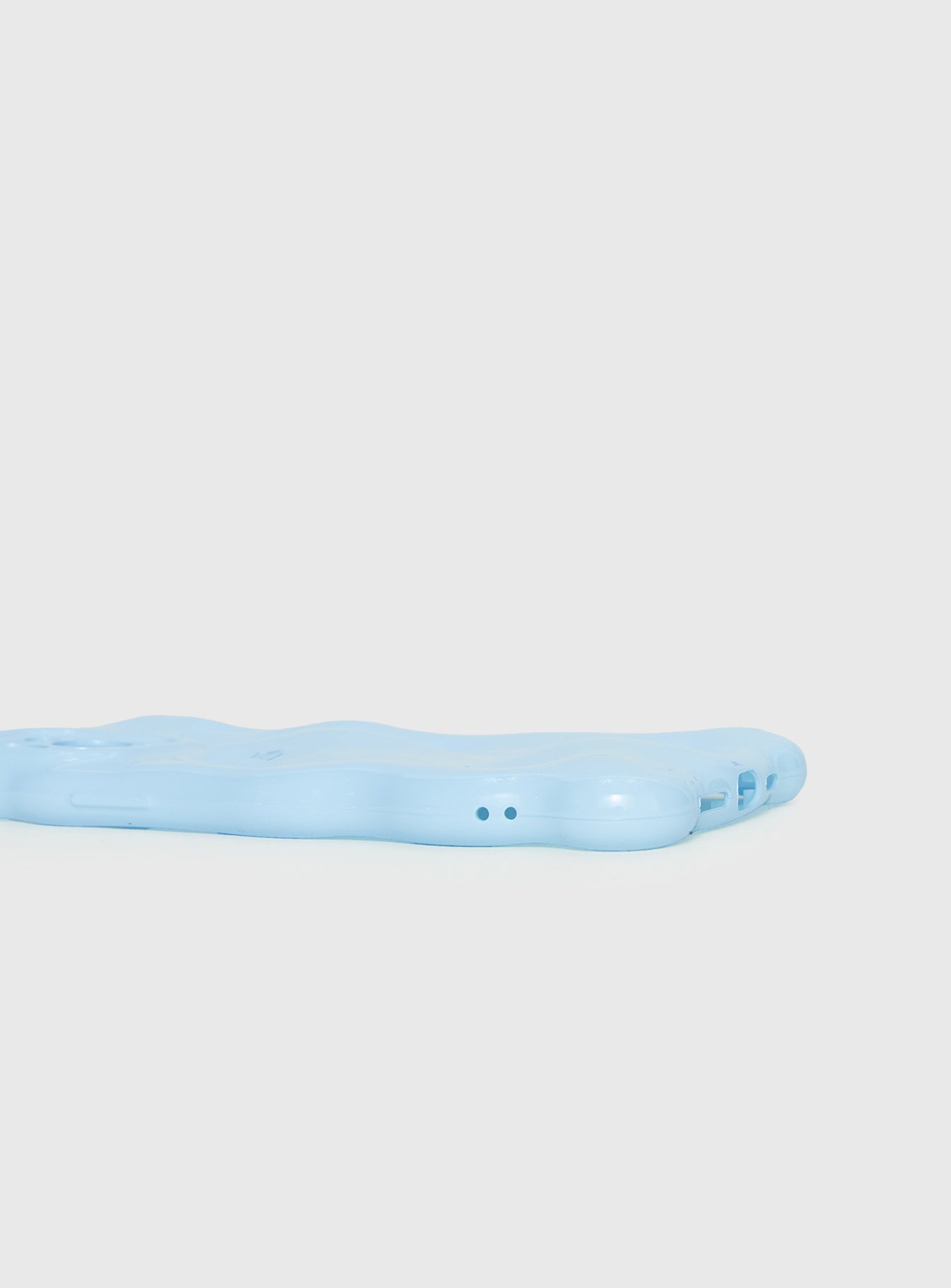 Alternative view of Wispy Iphone Case Blue