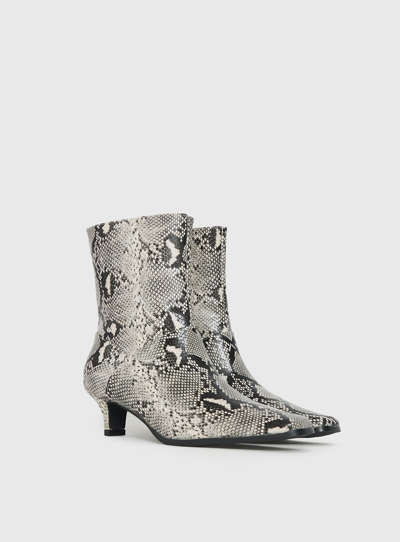 Alternative view of Therapy Shade Boots Black / White Snake