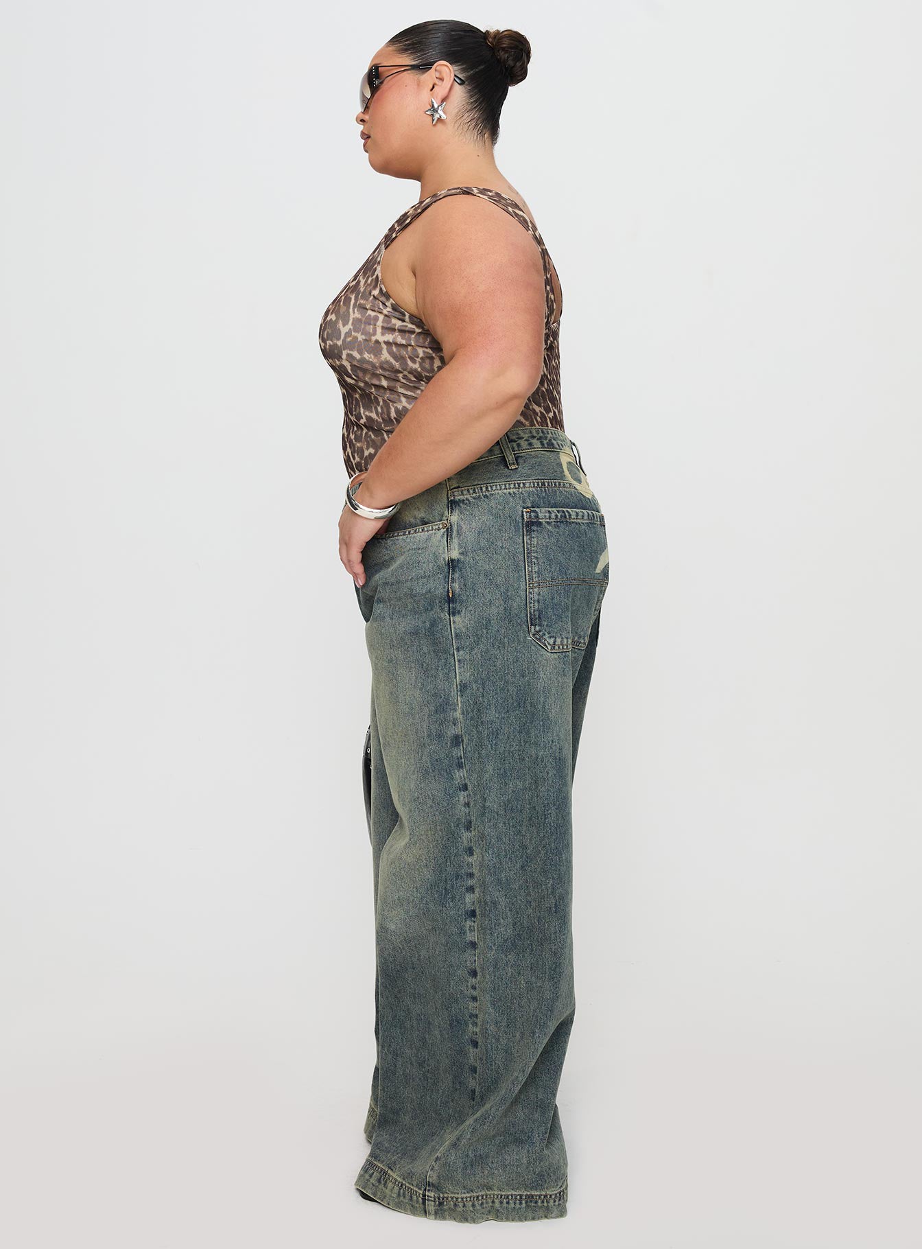 Ribbon Stamp Low Rise Wide Leg Jeans Antique Wash Curve - Image 4