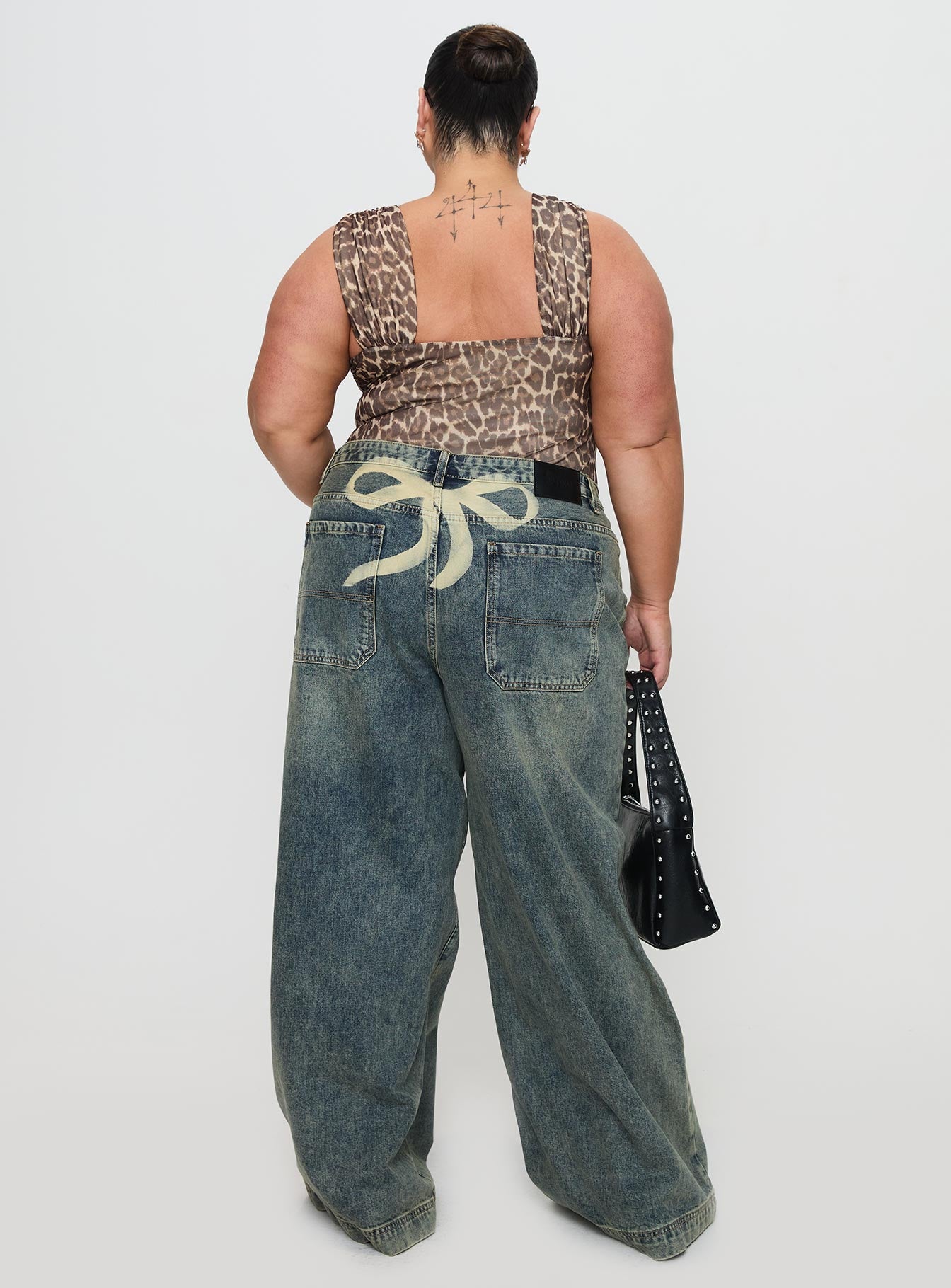 Ribbon Stamp Low Rise Wide Leg Jeans Antique Wash Curve - Image 5