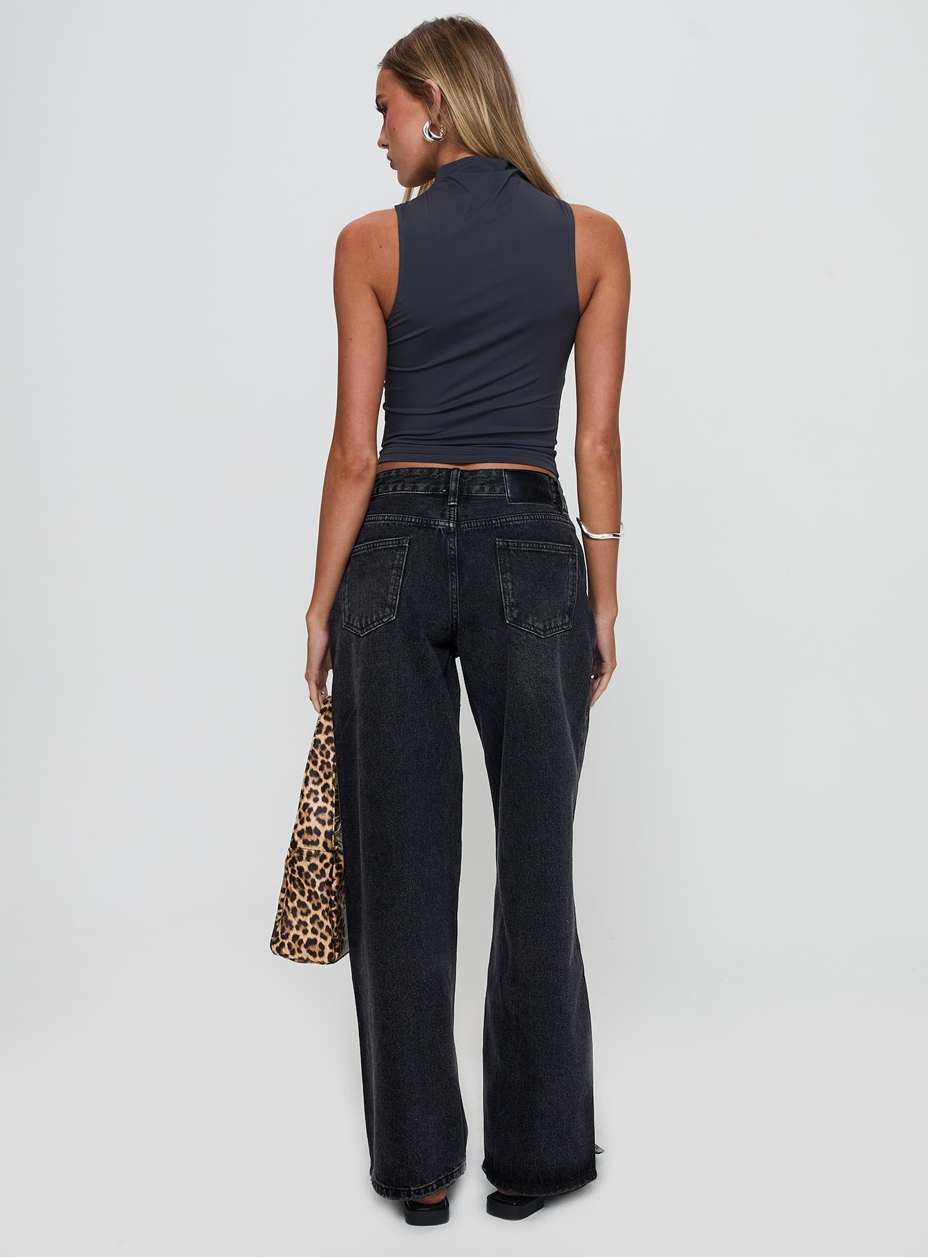 Serenitia Mid Rise Relaxed Jeans Washed Black - Image 5