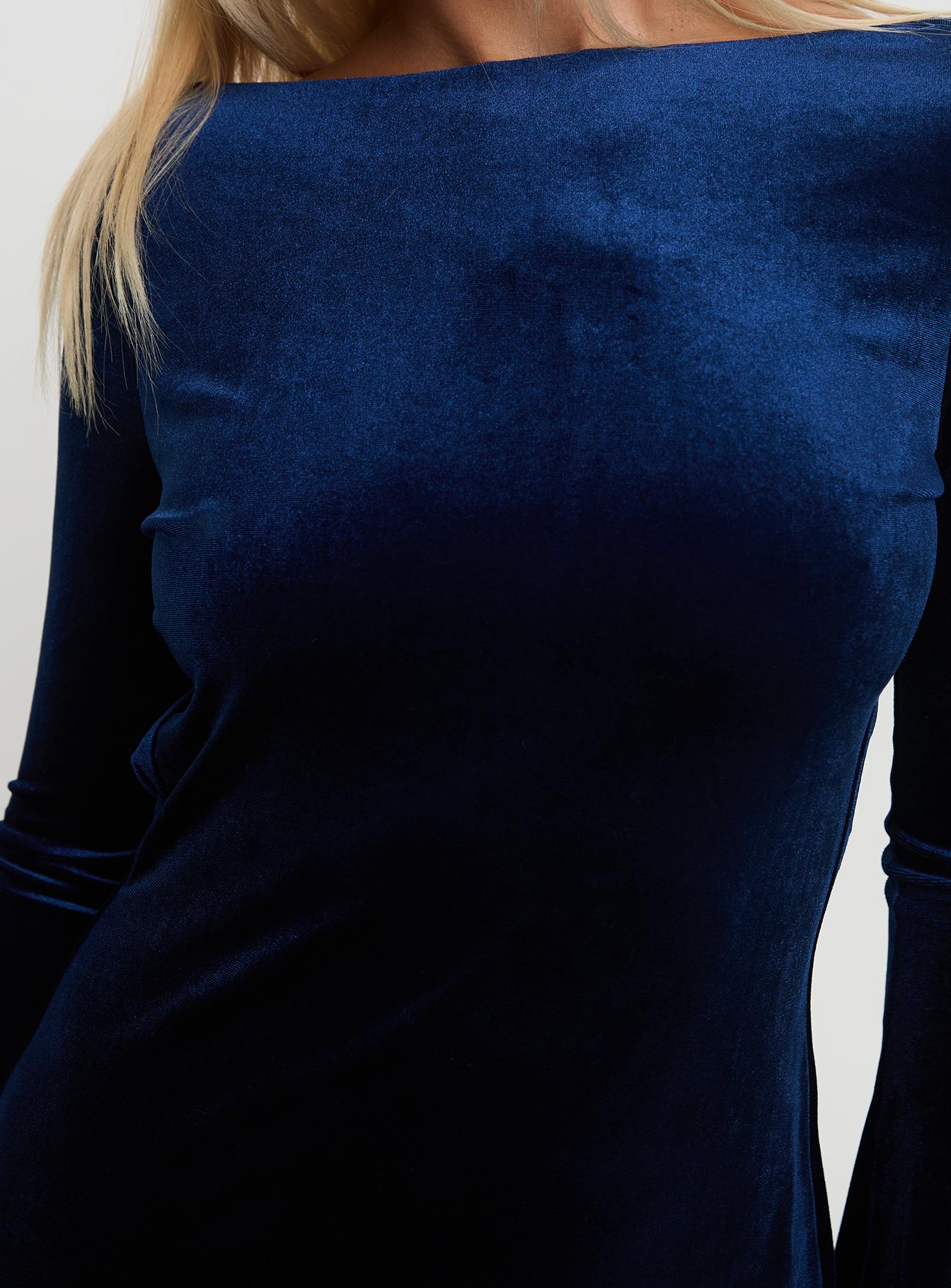 Syrene Long Sleeve Velvet Mini Dress Navy - Image 5