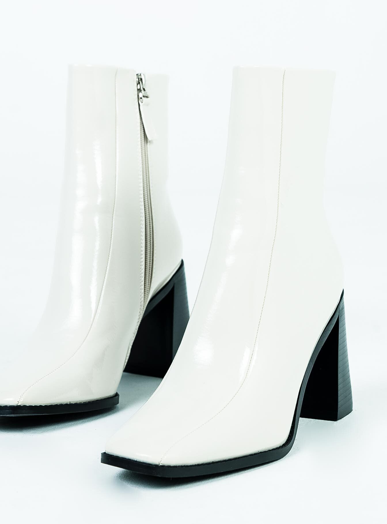 Alternative view of The Kia Boots White