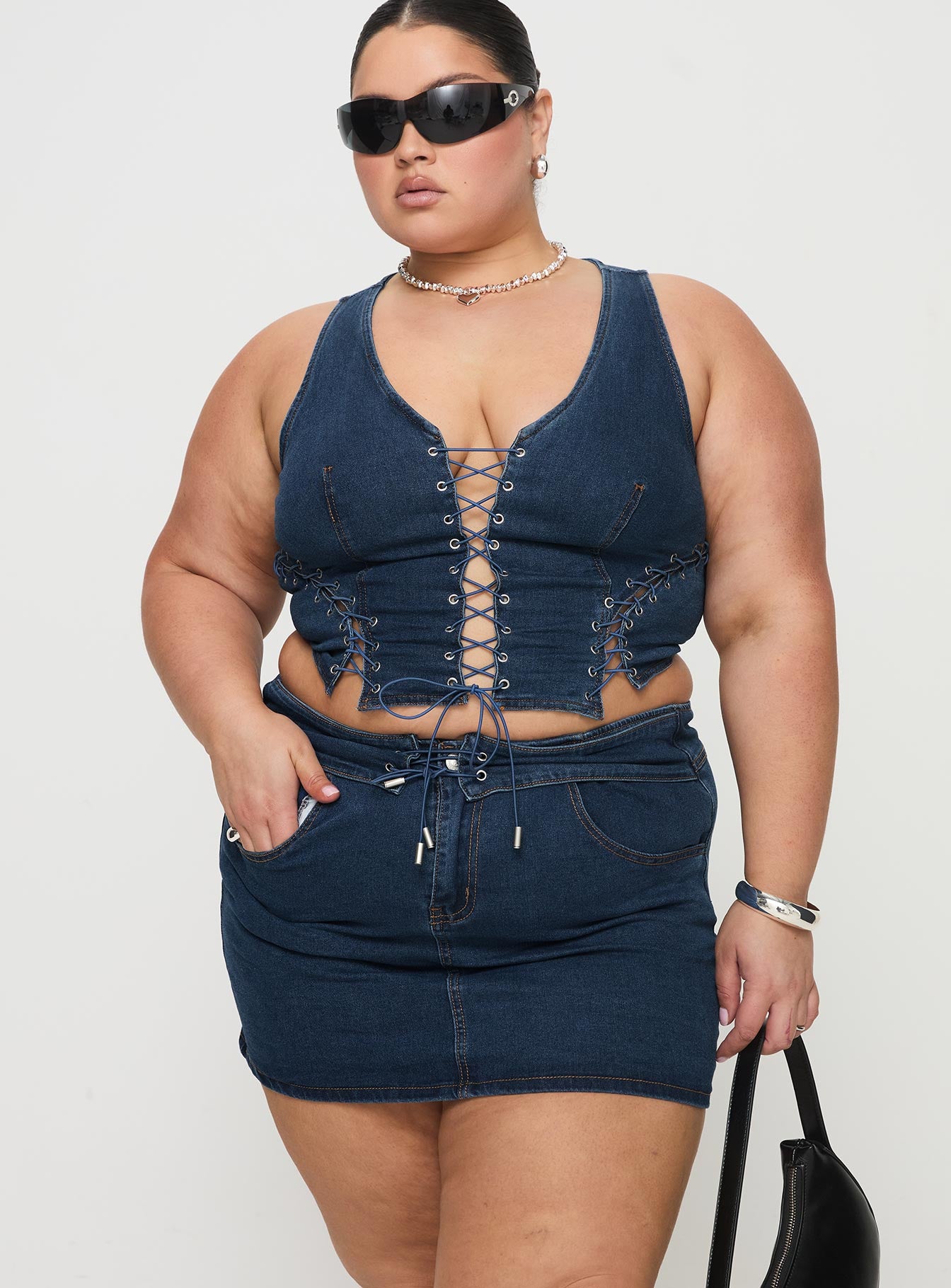 Alternative view of Popular Low Rise Mini Skirt Mid Blue Wash Curve