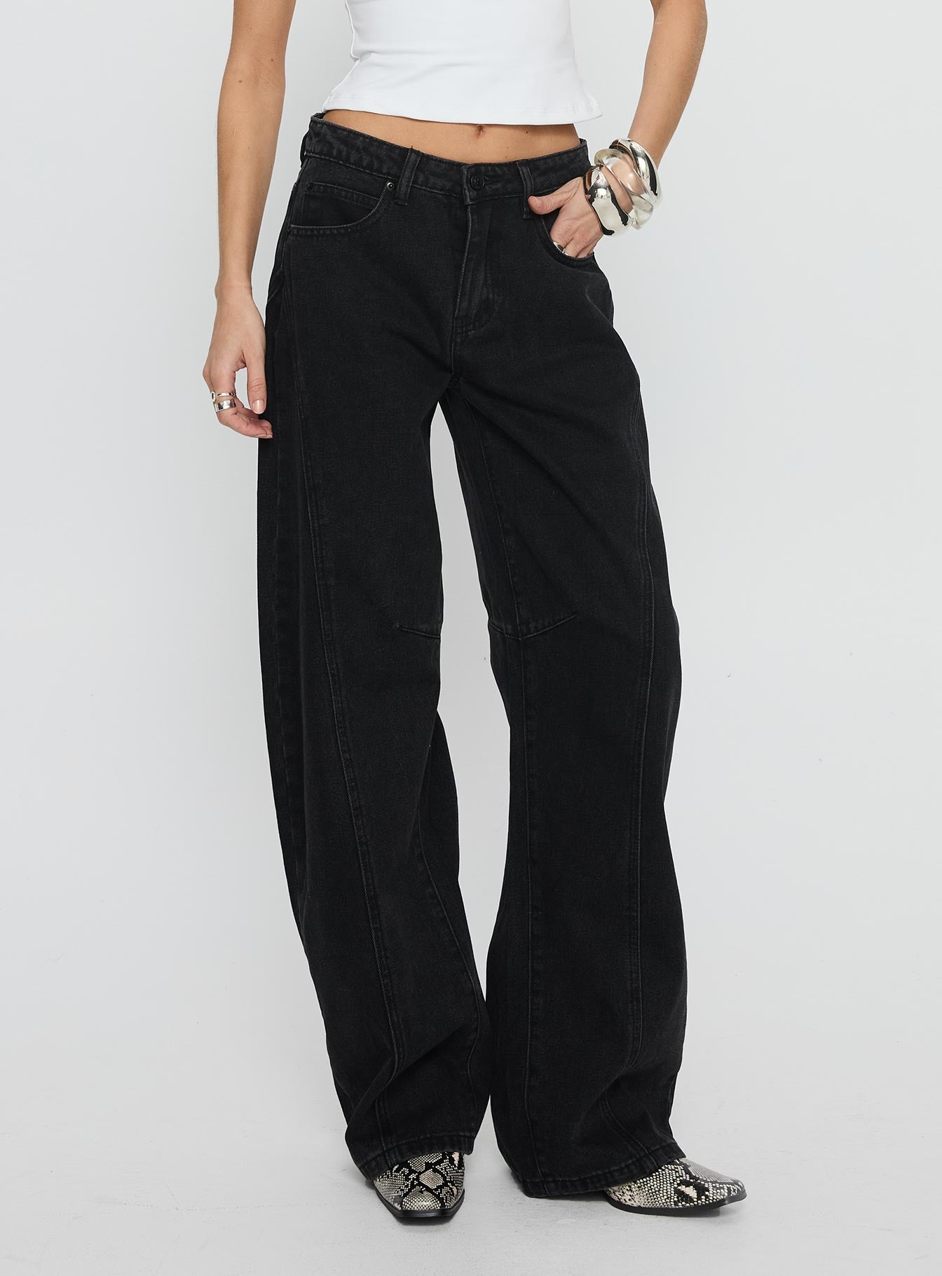 Alternative view of Lost Track Mid Rise Barrel Leg Jeans Washed Black