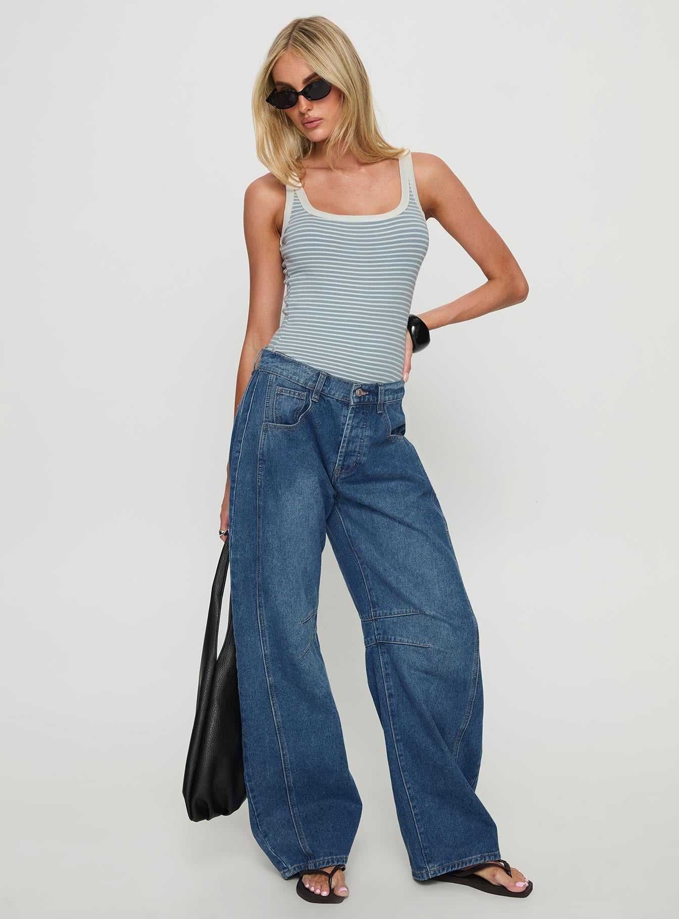 Normana Mid Rise Cropped Barrel Jeans Mid Blue Wash - Image 4