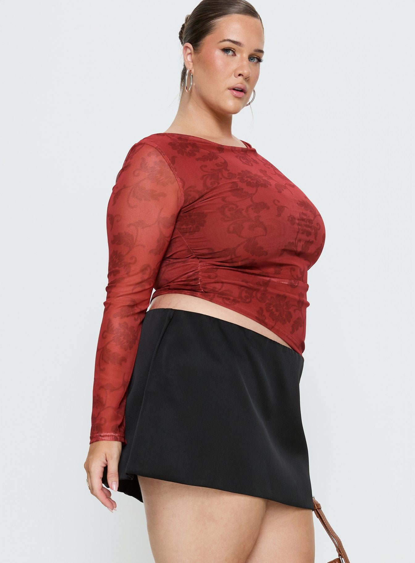 Nadya Satin Tailored Mini Skirt Black Curve - Image 4