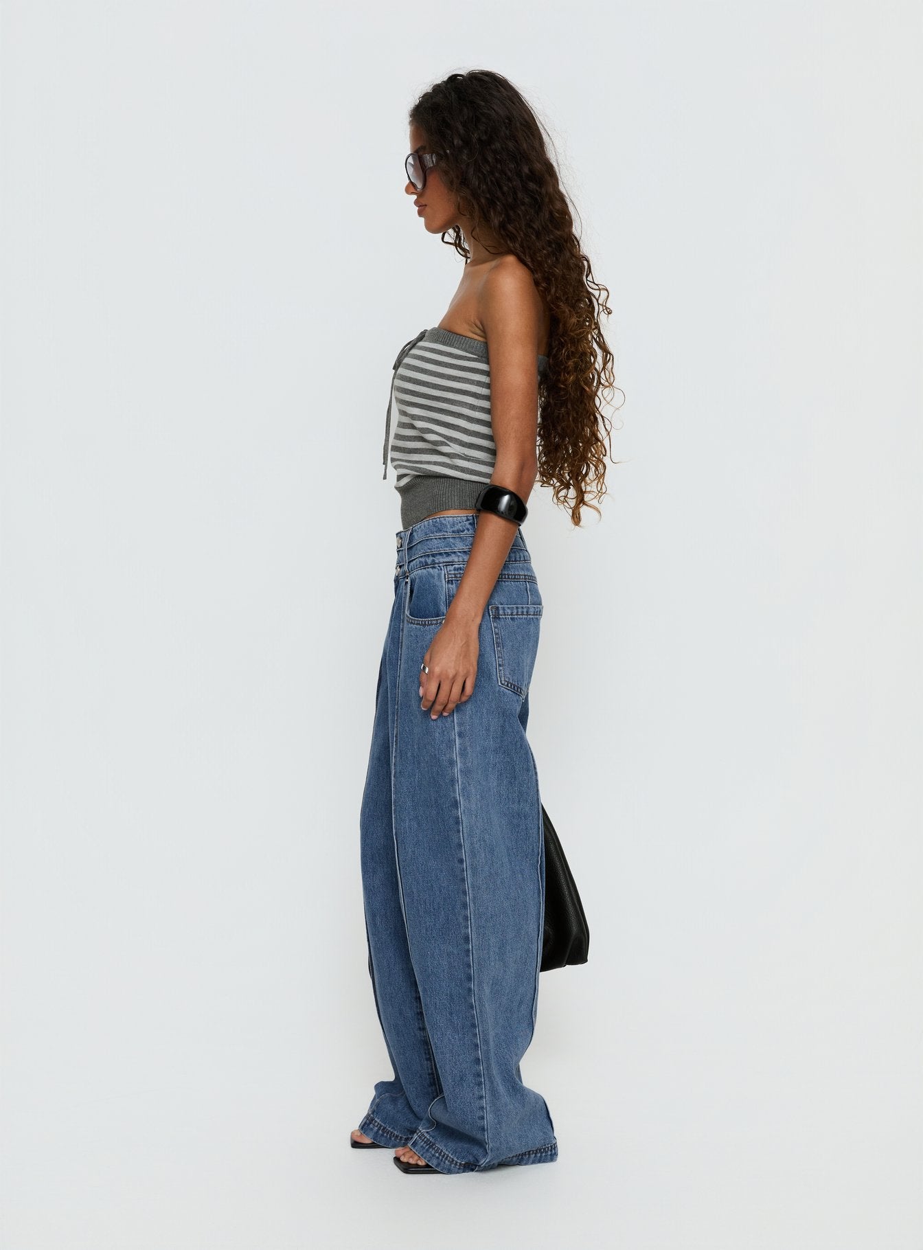 Hannalee Low Rise Wide Leg Jeans Mid Blue Wash - Image 4