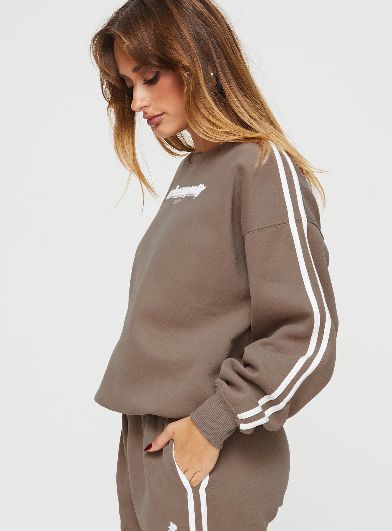 Princess Polly Crew Neck Sweatshirt Stripe Taupe / White - Image 4