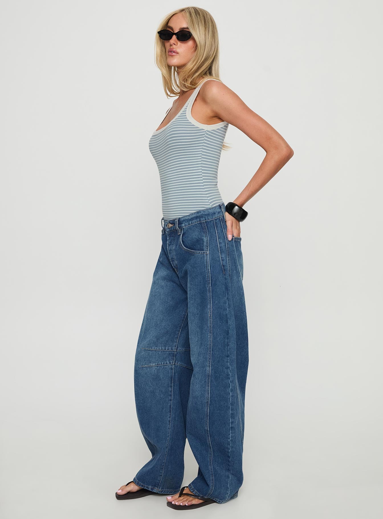 Normana Mid Rise Cropped Barrel Jeans Mid Blue Wash - Image 5