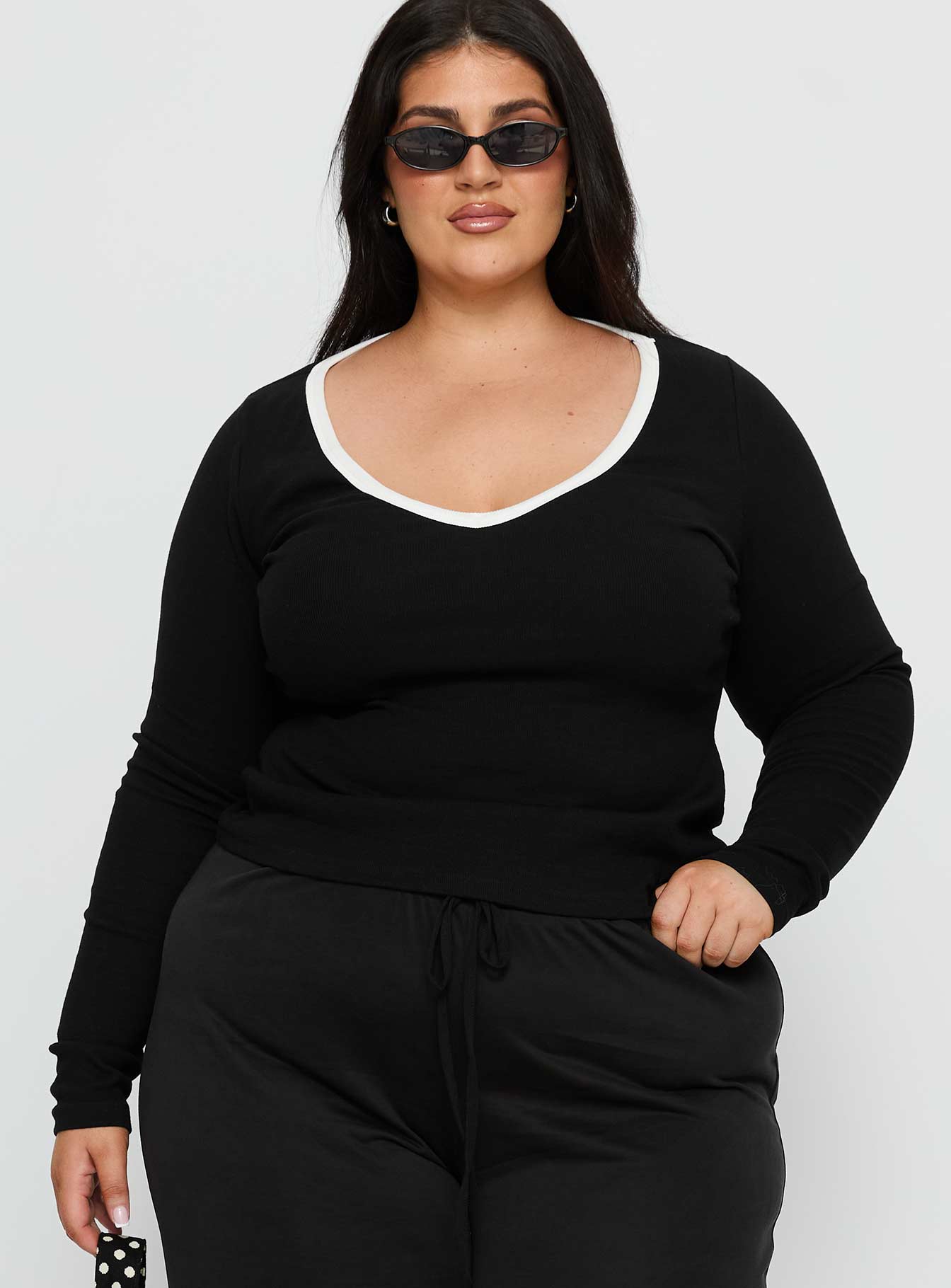 Baseline V Neck Long Sleeve Top Black / White Curve - Image 2