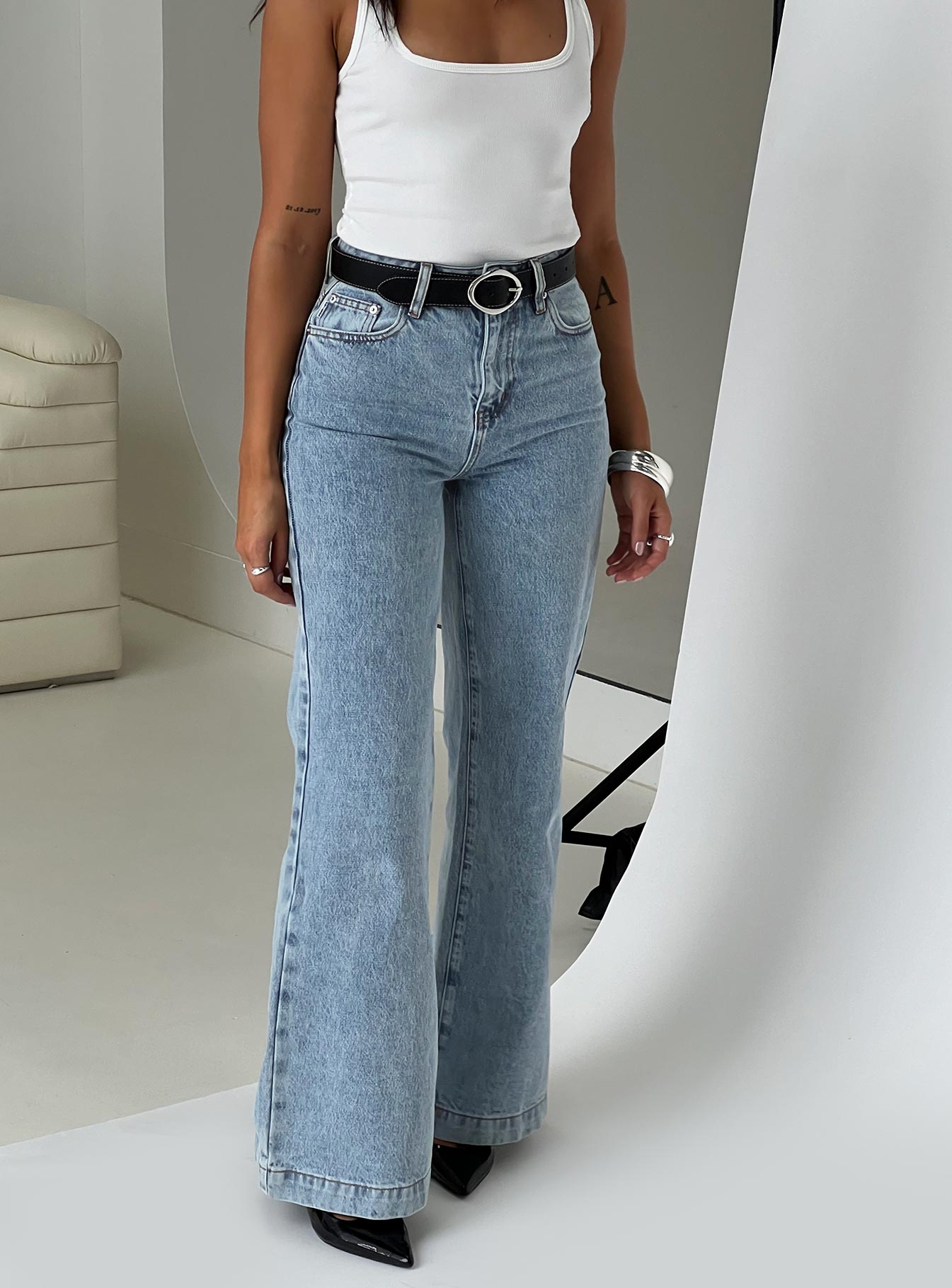 Goldie High Rise Wide Leg Jeans Light Wash - Image 9