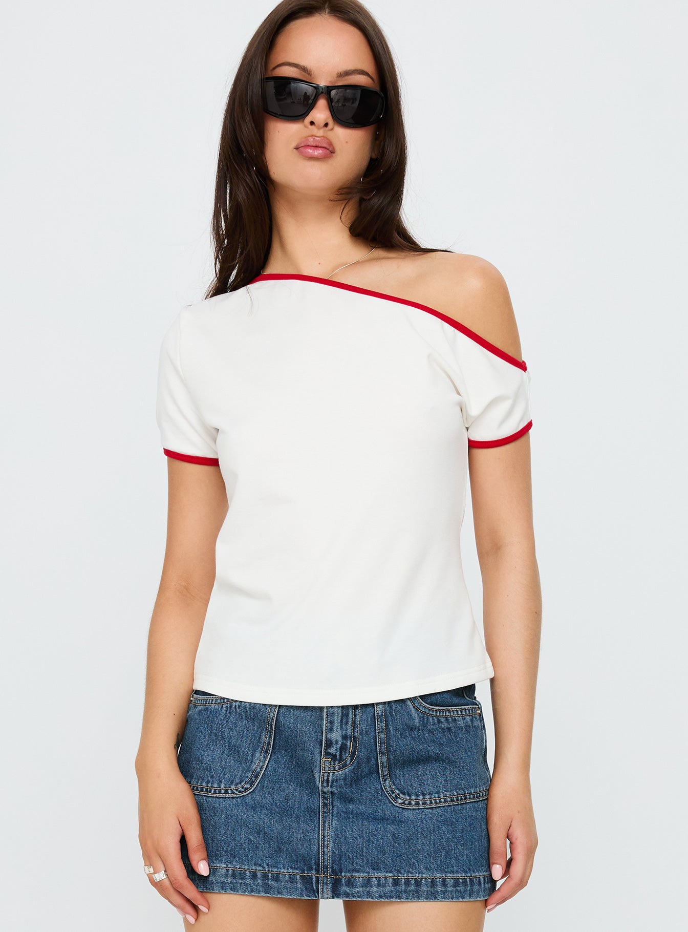 Alternative view of Kelsa Off Shoulder Contrast Trim Top White / Red