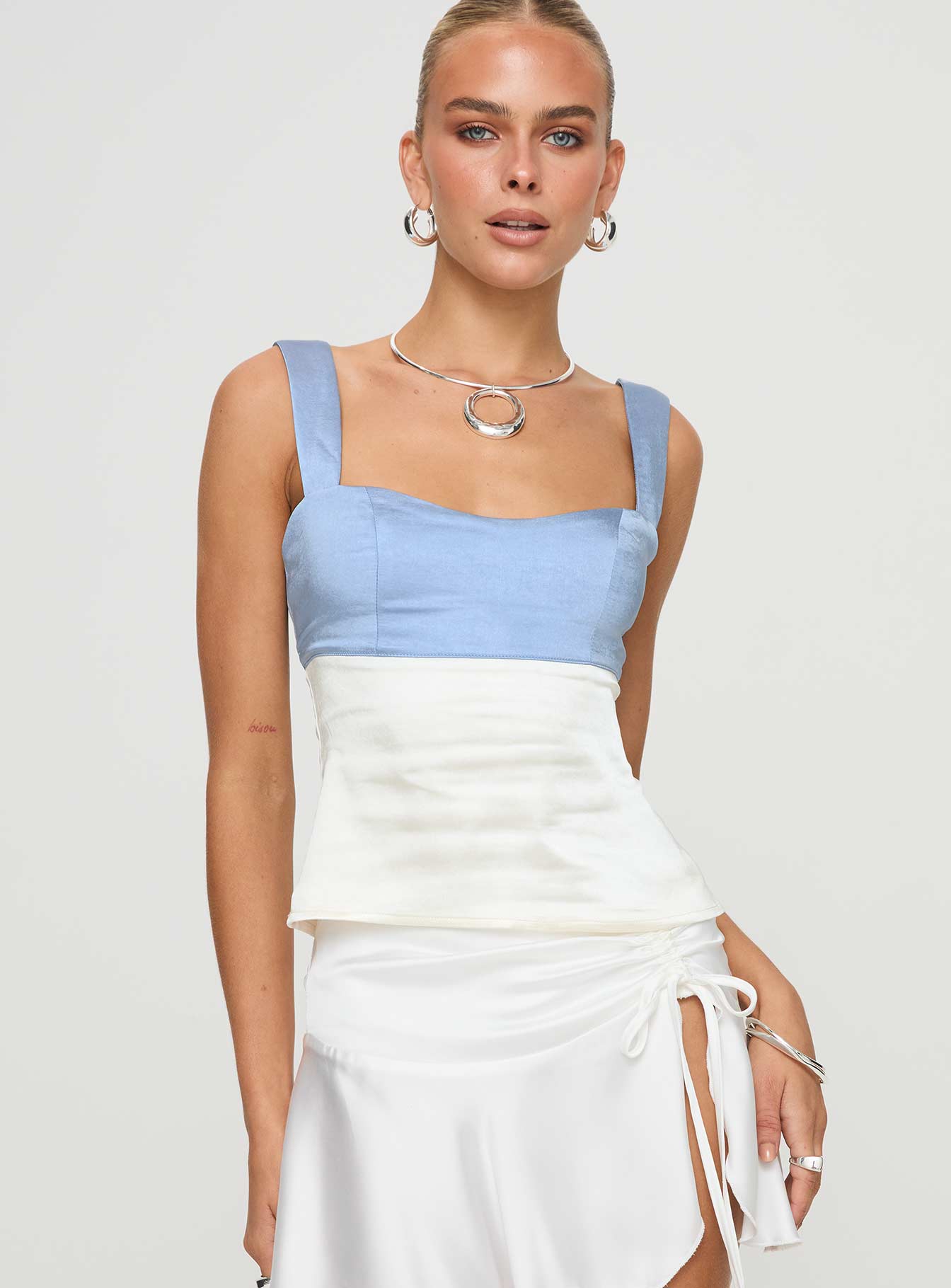 Alternative view of Chantell Top Blue / White