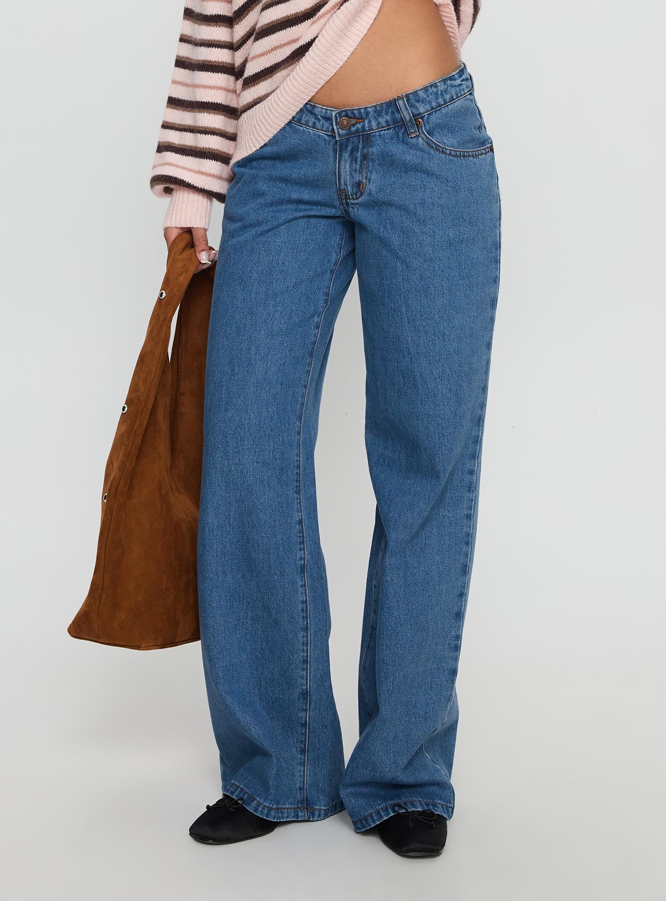 Alternative view of Highlands Low Rise Wide Leg Jeans Mid Blue Wash