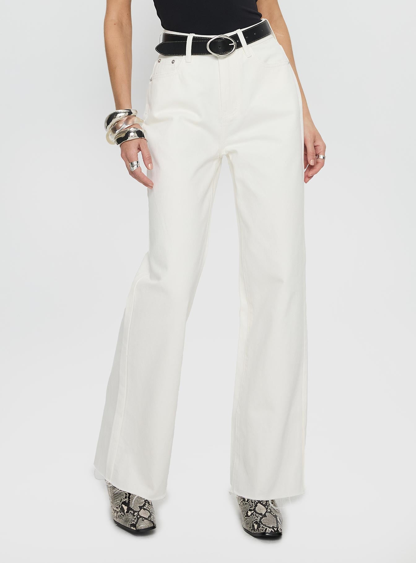 Alternative view of Henesey High Rise Straight Leg Jeans White Wash