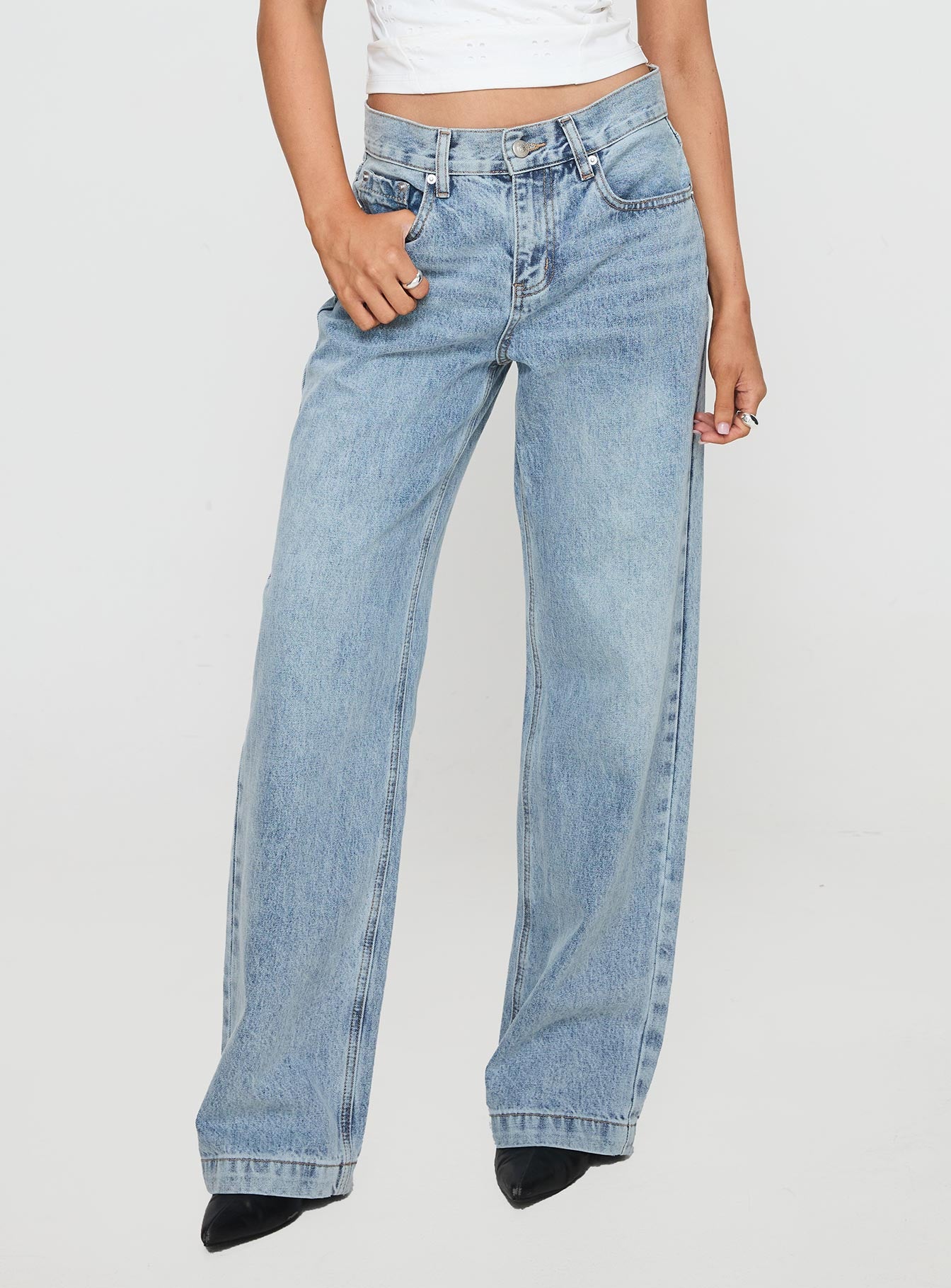 Alternative view of Anelli Low Rise Straight Leg Jeans Light Blue Wash