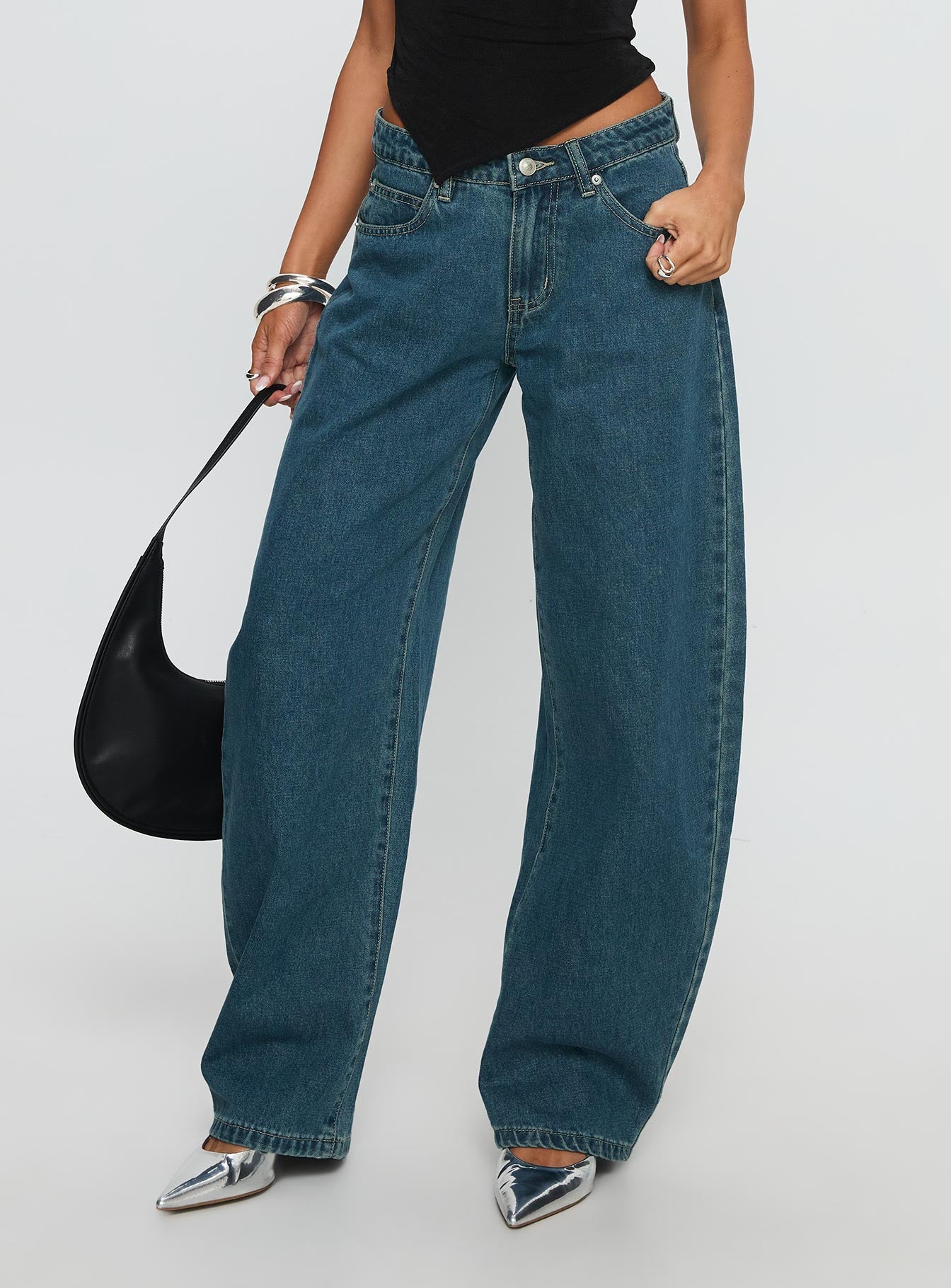 Alternative view of Juda Mid Rise Barrel Leg Jeans Mid Blue Wash