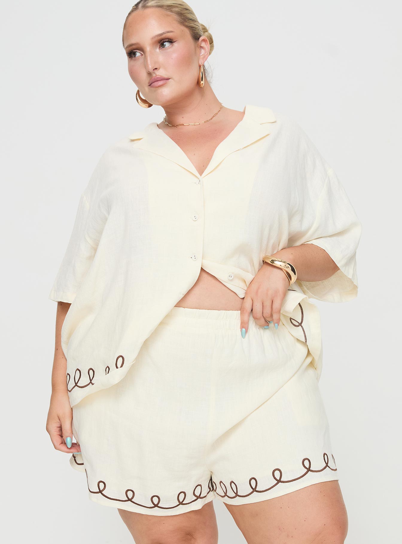 Alternative view of Jamari Linen Blend Shorts Cream / Brown Curve