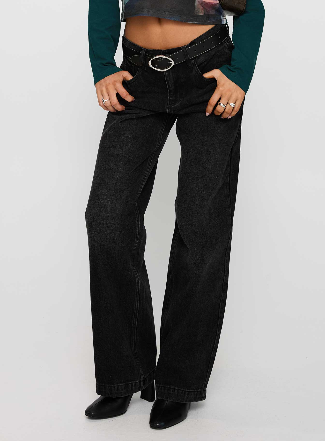 Alternative view of Anelli Low Rise Straight Leg Jeans Washed Black
