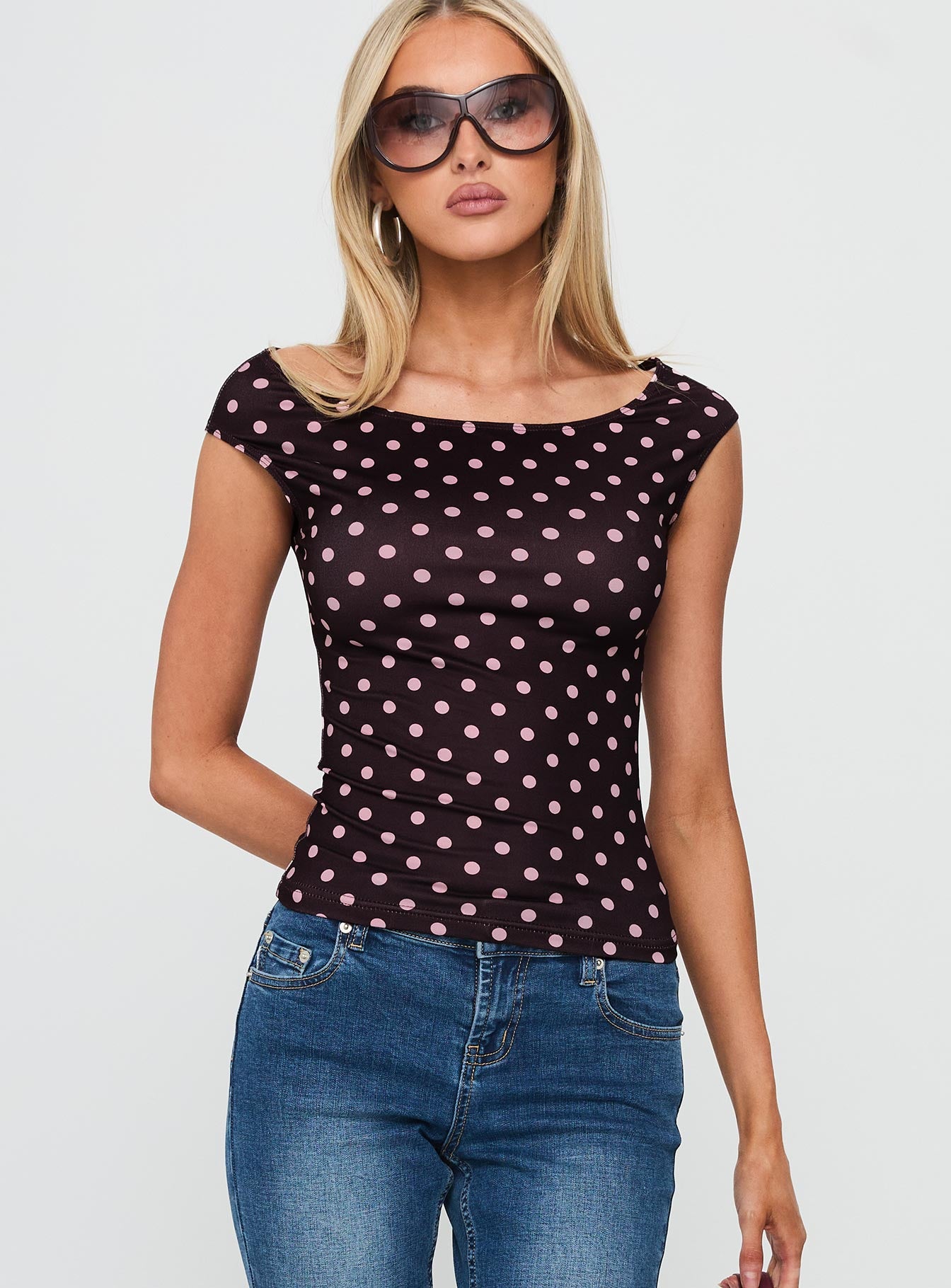 Alternative view of Cheirosa Off Shoulder Top Chocolate / Pink