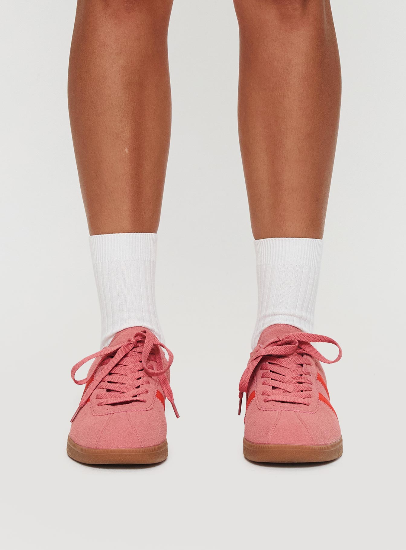 Alternative view of Huckle Sneakers Pink