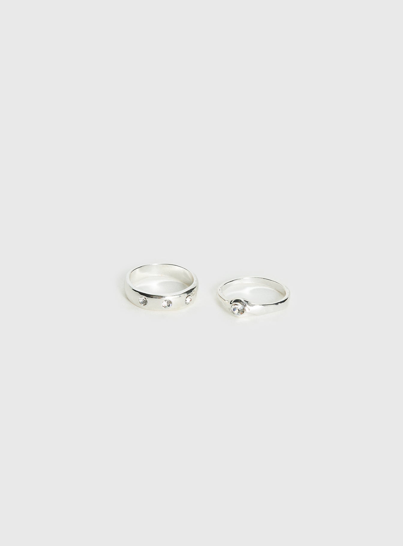 Alternative view of Cosmas Ring Pack Silver