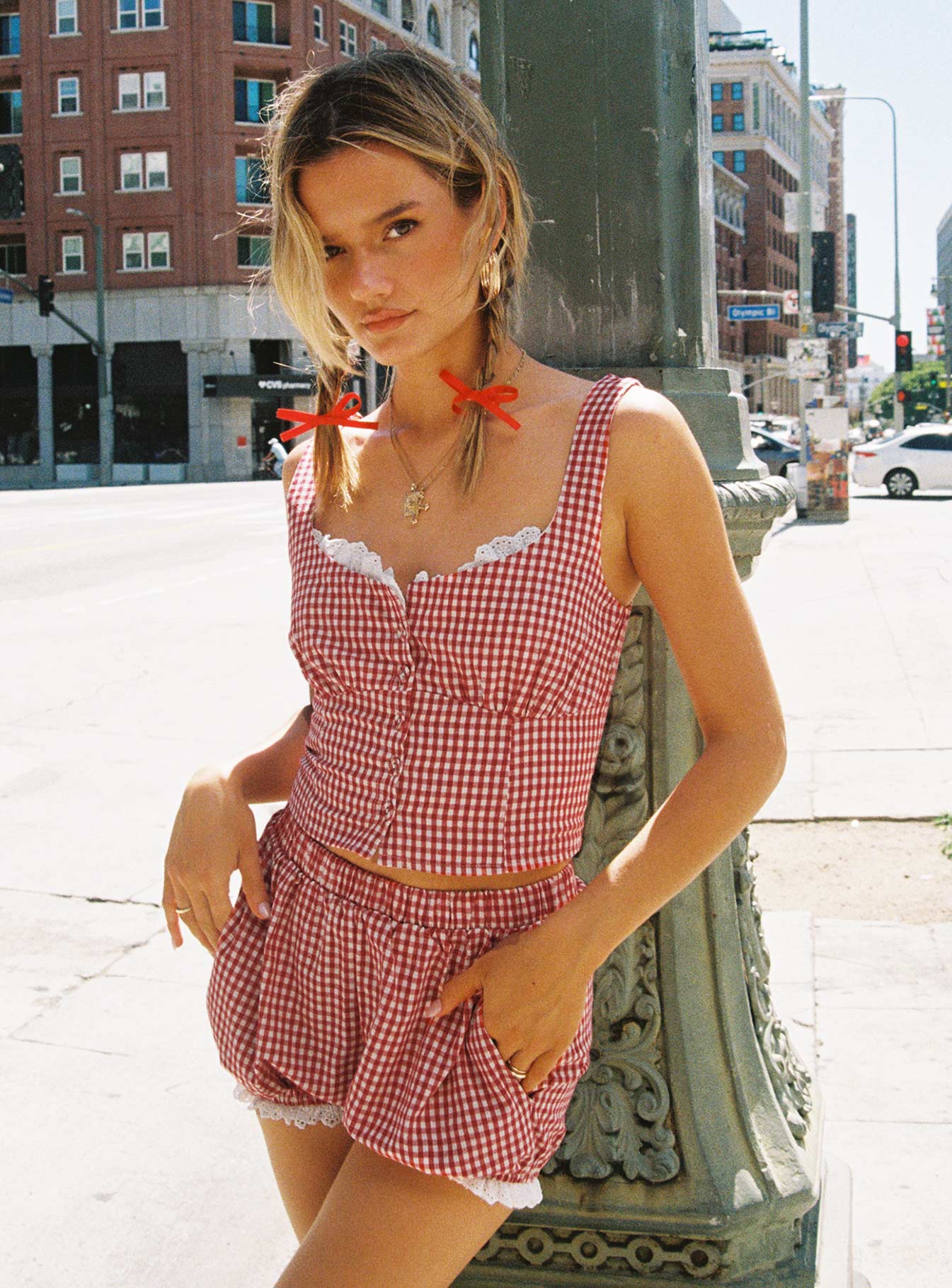 Alternative view of Bruncheon Top Red / White