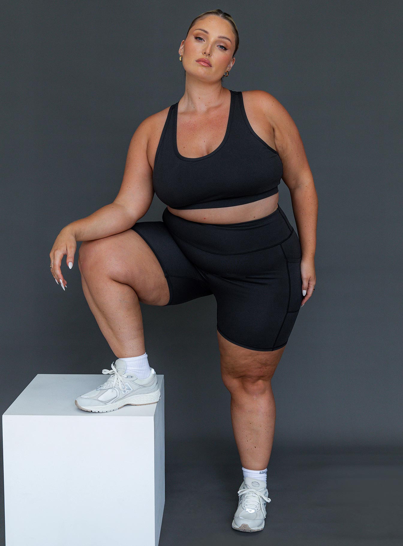 Alternative view of Conquer Activewear Shorts Black Curve