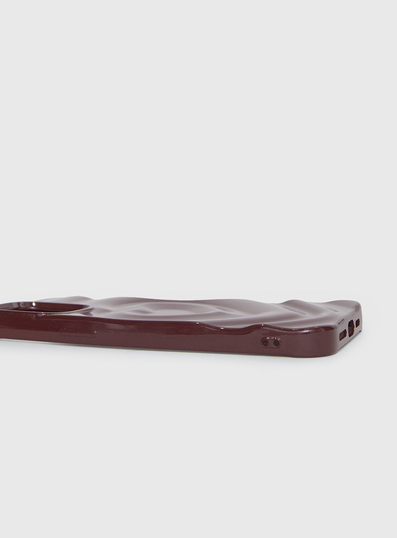 Alternative view of Brisa Iphone Case Heart Burgundy
