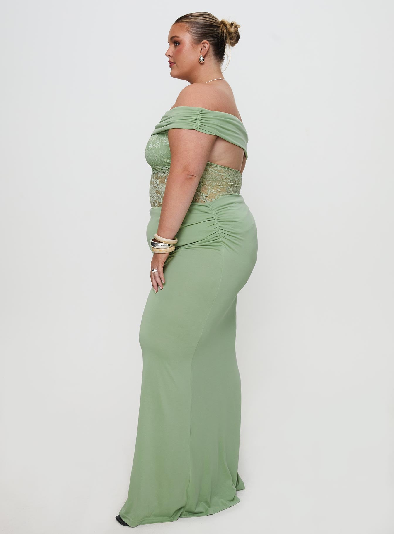 Gwendolen Off The Shoulder Maxi Dress Green Curve - Image 4