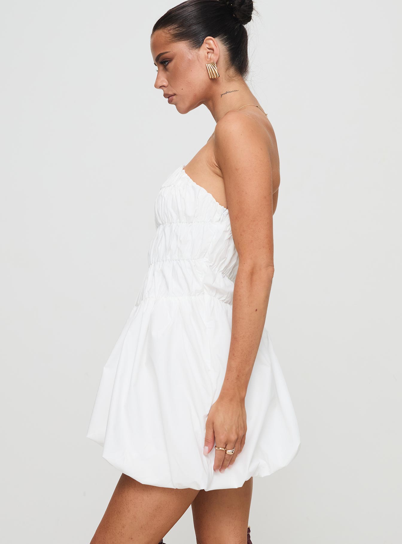 Karenza Bubble Hem Mini Dress White - Image 4