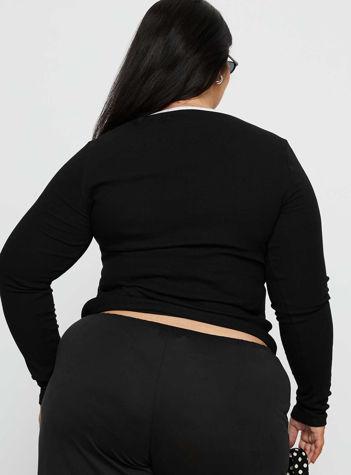 Baseline V Neck Long Sleeve Top Black / White Curve - Image 5