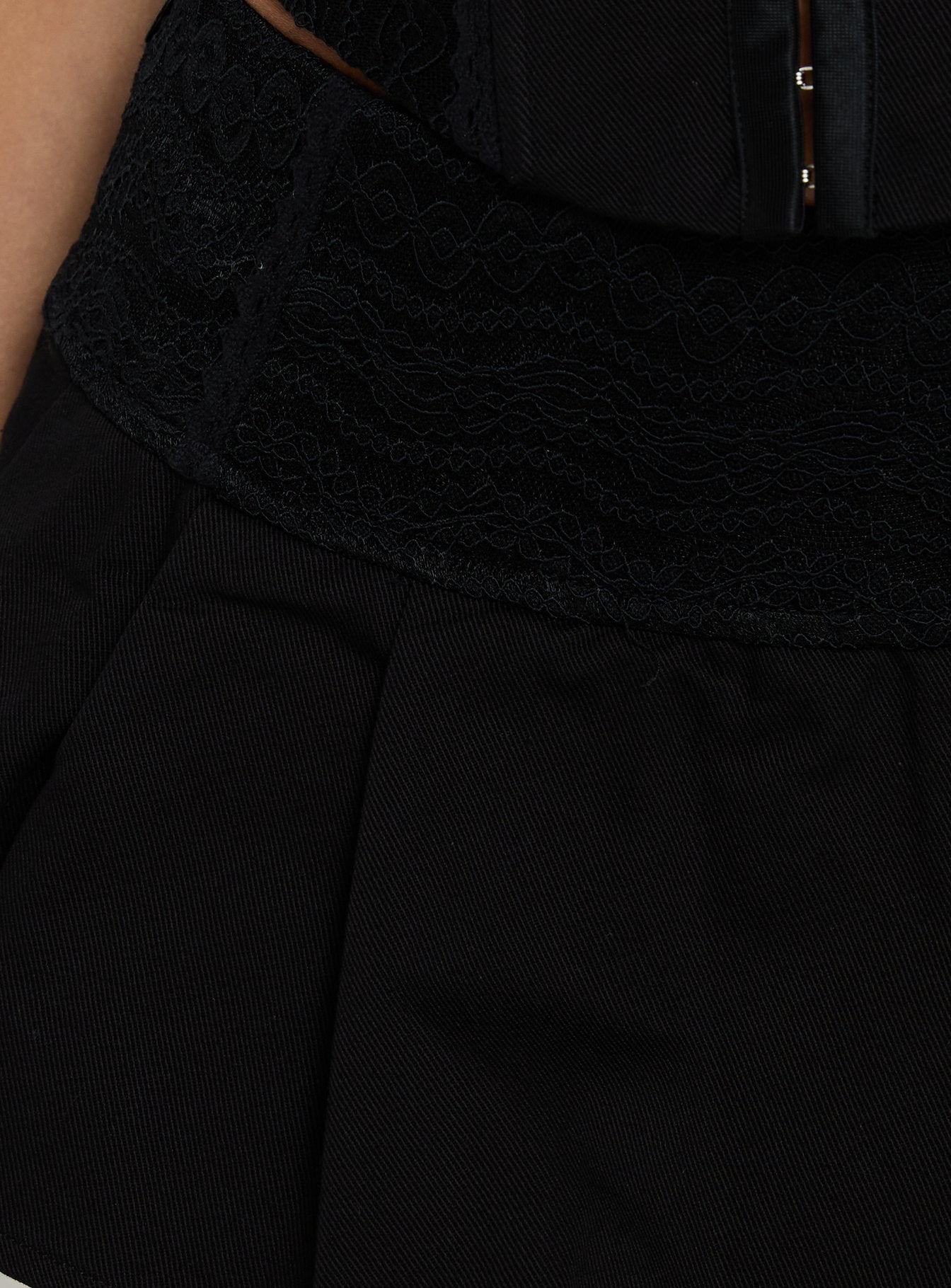 Amoure Pleated Micro Skort Black - Image 6