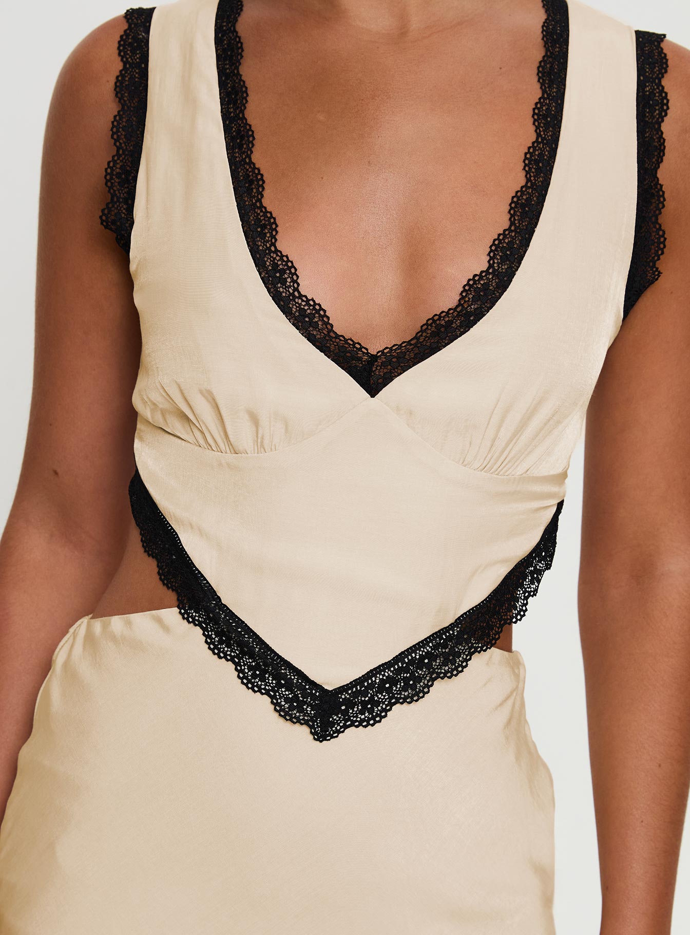 Keila Lace Trim Maxi Dress Cream / Black - Image 11