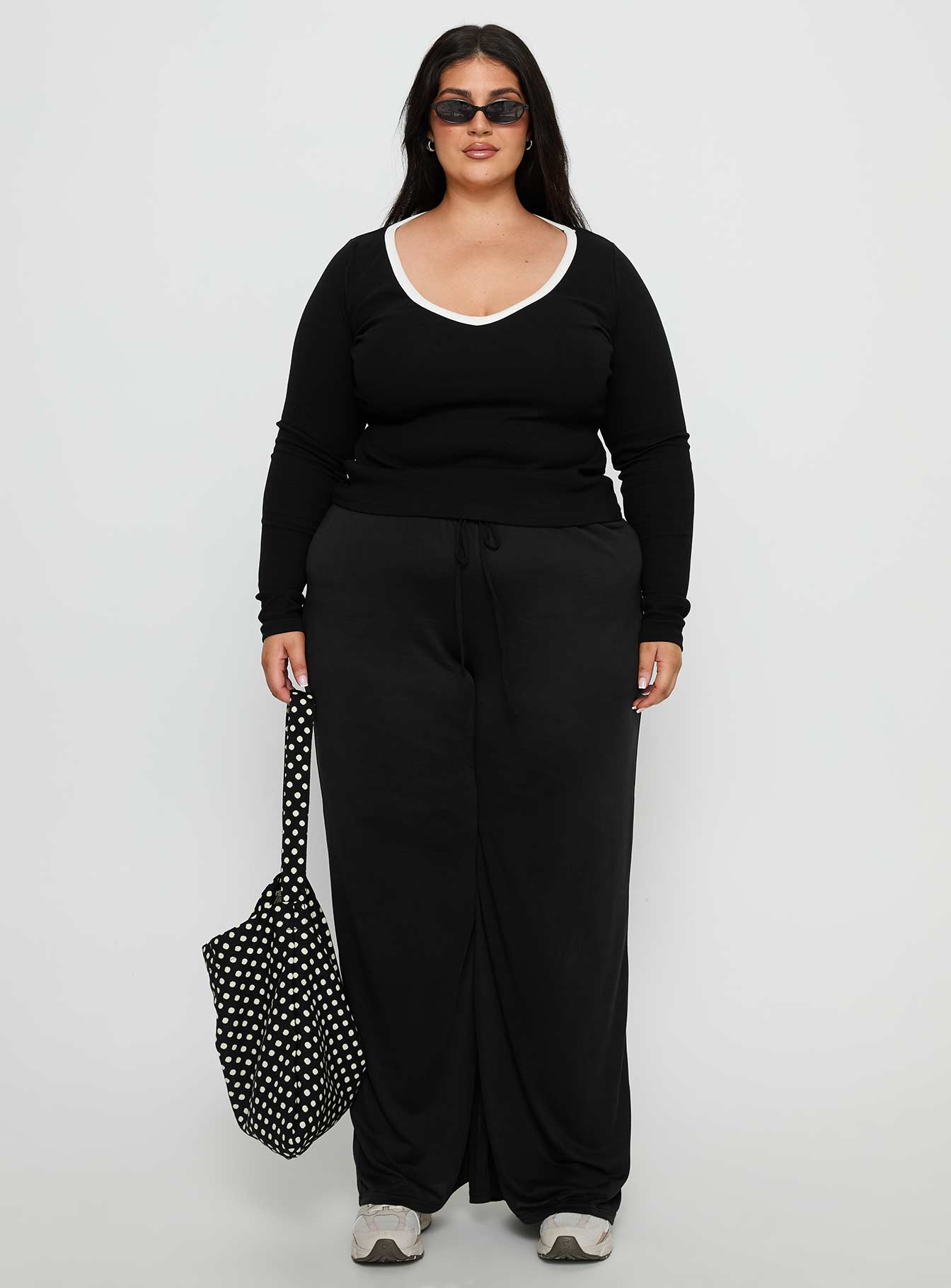 Baseline V Neck Long Sleeve Top Black / White Curve - Image 7