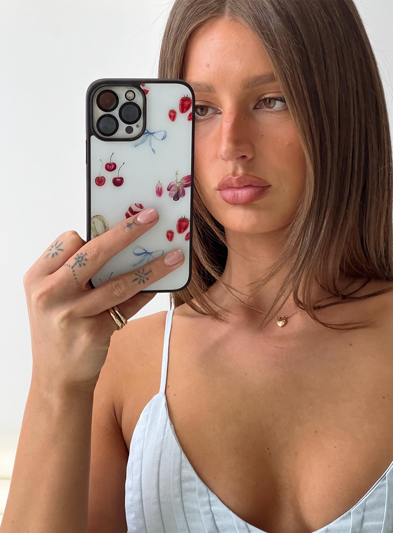 Alternative view of Damsel Iphone Case Multi